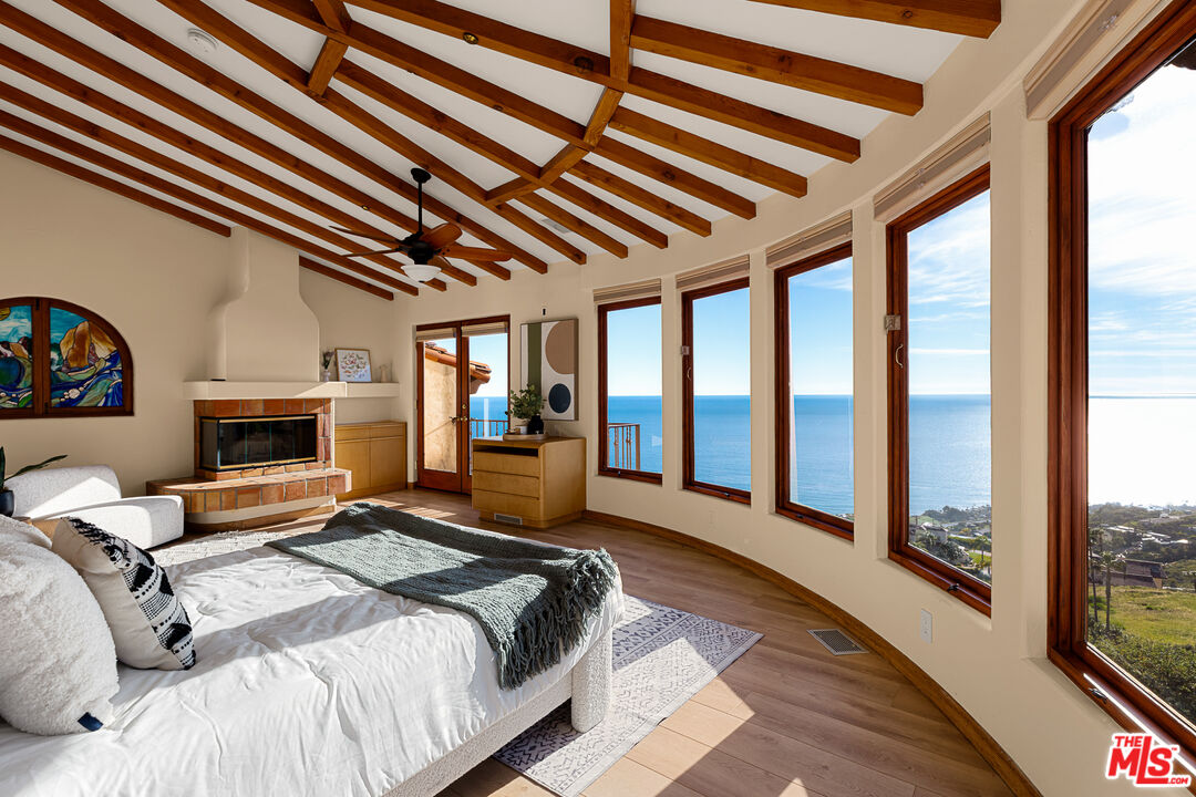 4240 Avenida De La Encinal