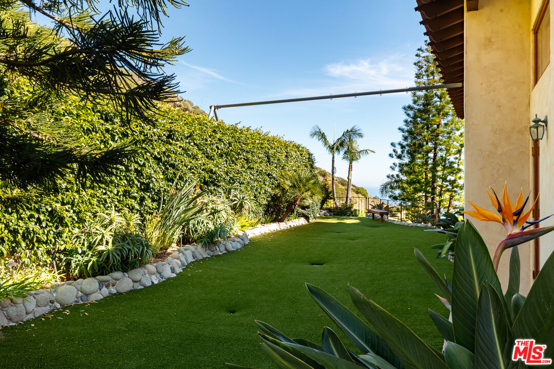 4240 Avenida De La Encinal