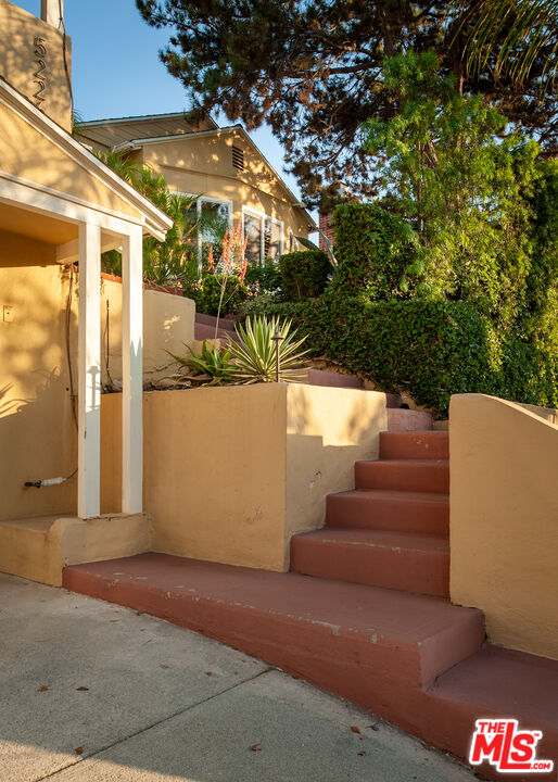 5226 College View Ave