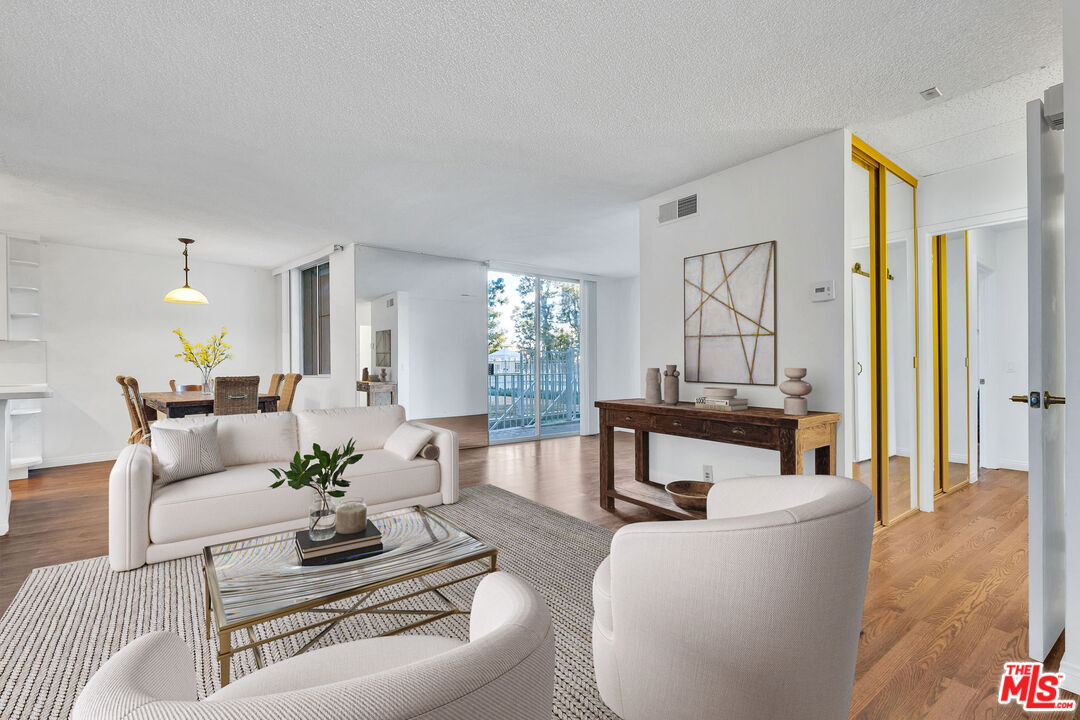 100 S Doheny Dr Unit: 209