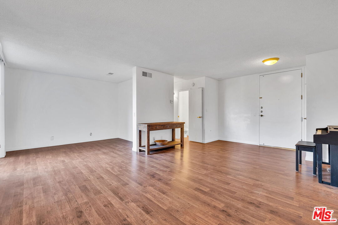 100 S Doheny Dr Unit: 209