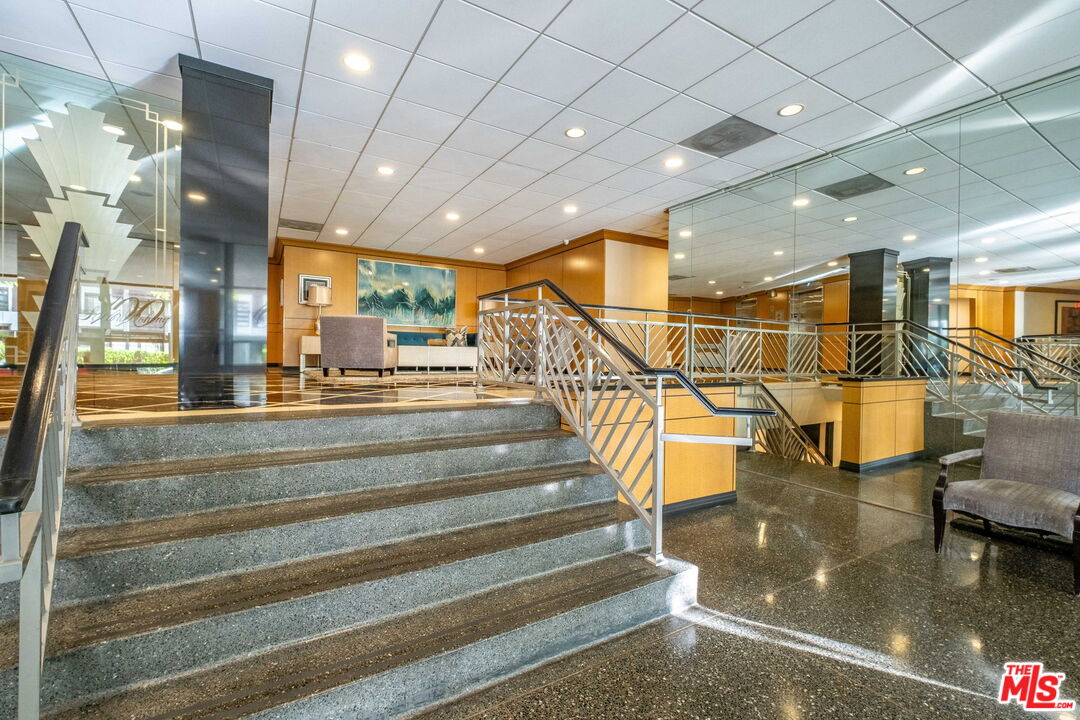 100 S Doheny Dr Unit: 209