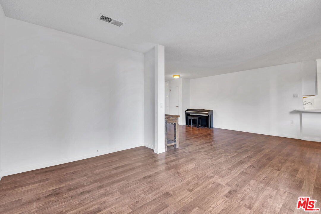 100 S Doheny Dr Unit: 209