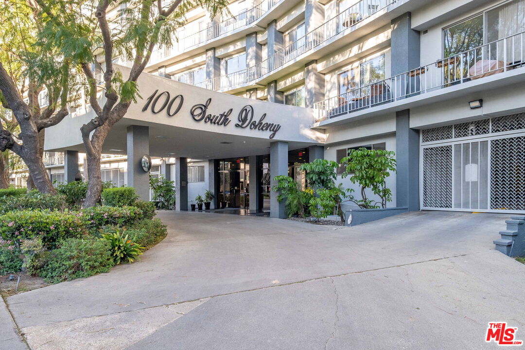 100 S Doheny Dr Unit: 209