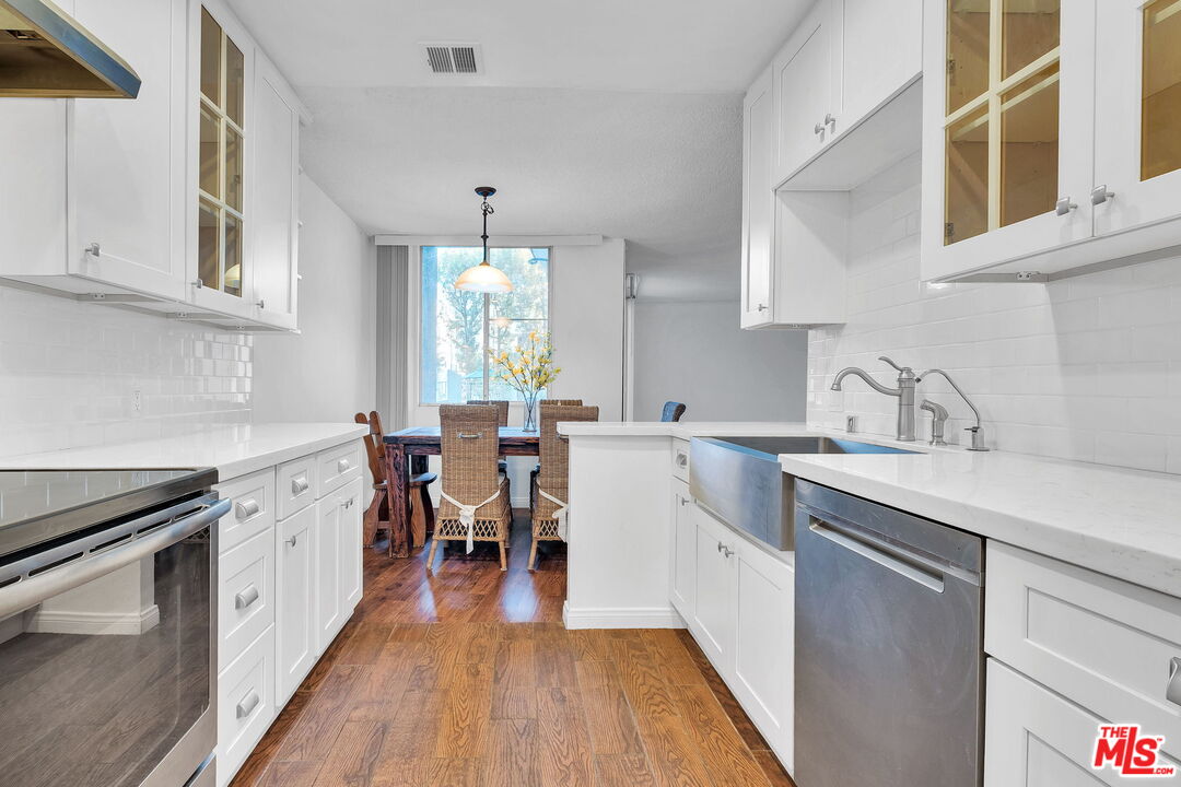 100 S Doheny Dr Unit: 209