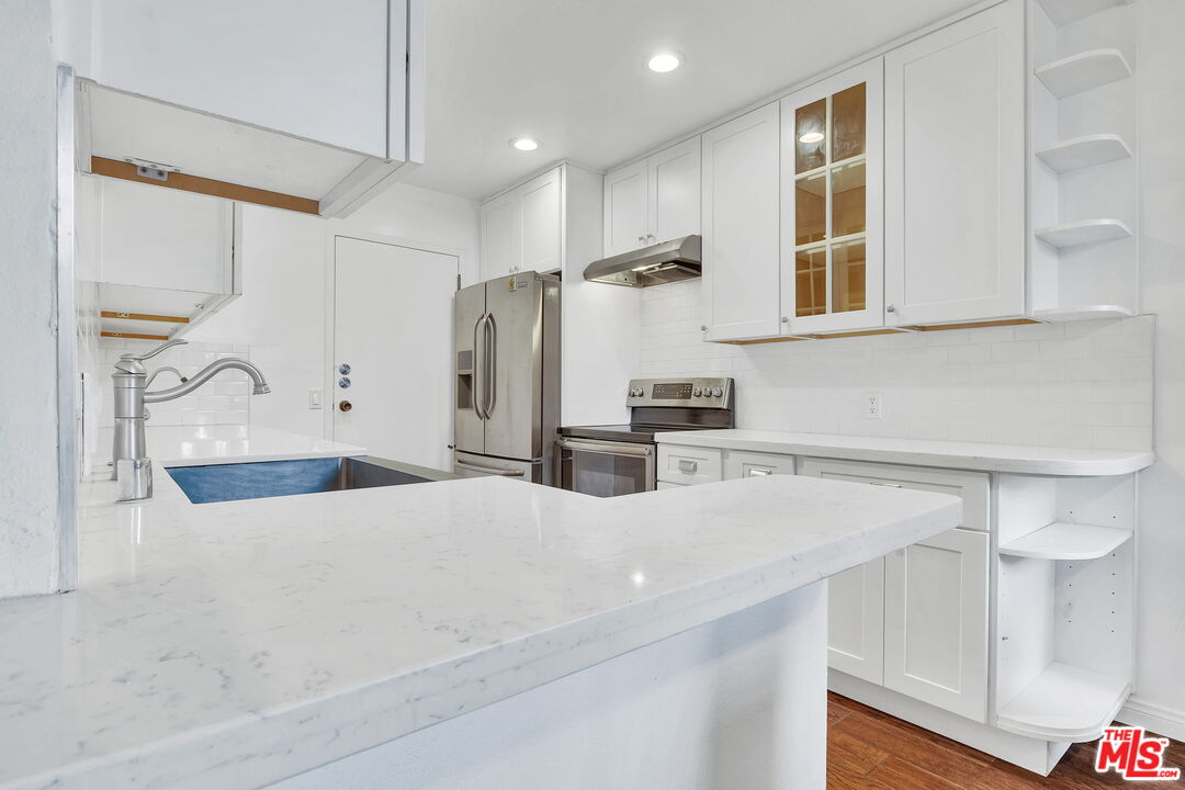 100 S Doheny Dr Unit: 209