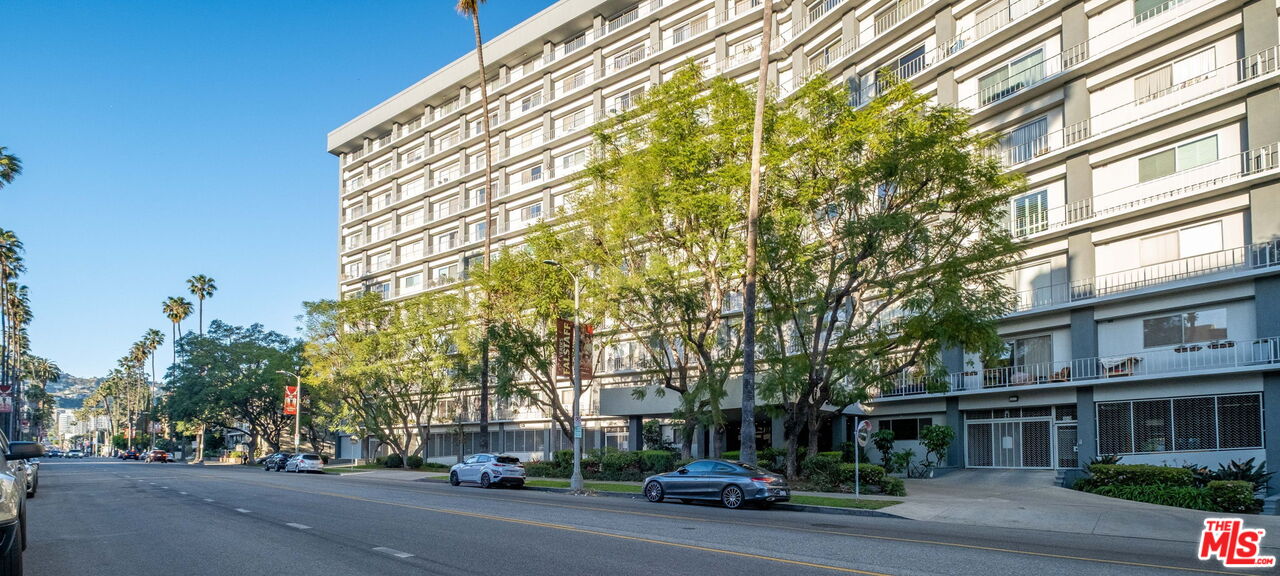 100 S Doheny Dr Unit: 209