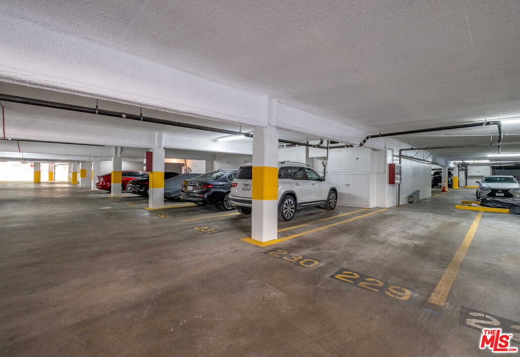 100 S Doheny Dr Unit: 209