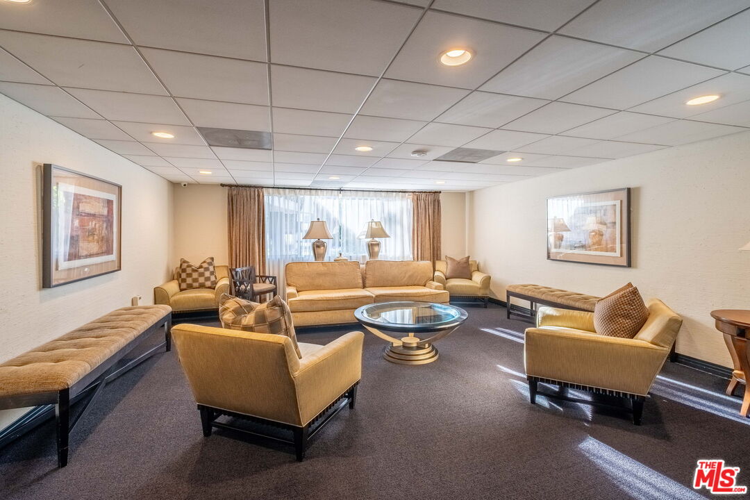100 S Doheny Dr Unit: 209