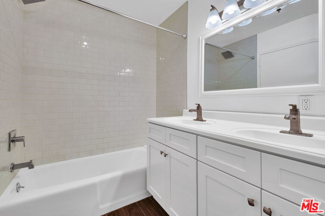 100 S Doheny Dr Unit: 209