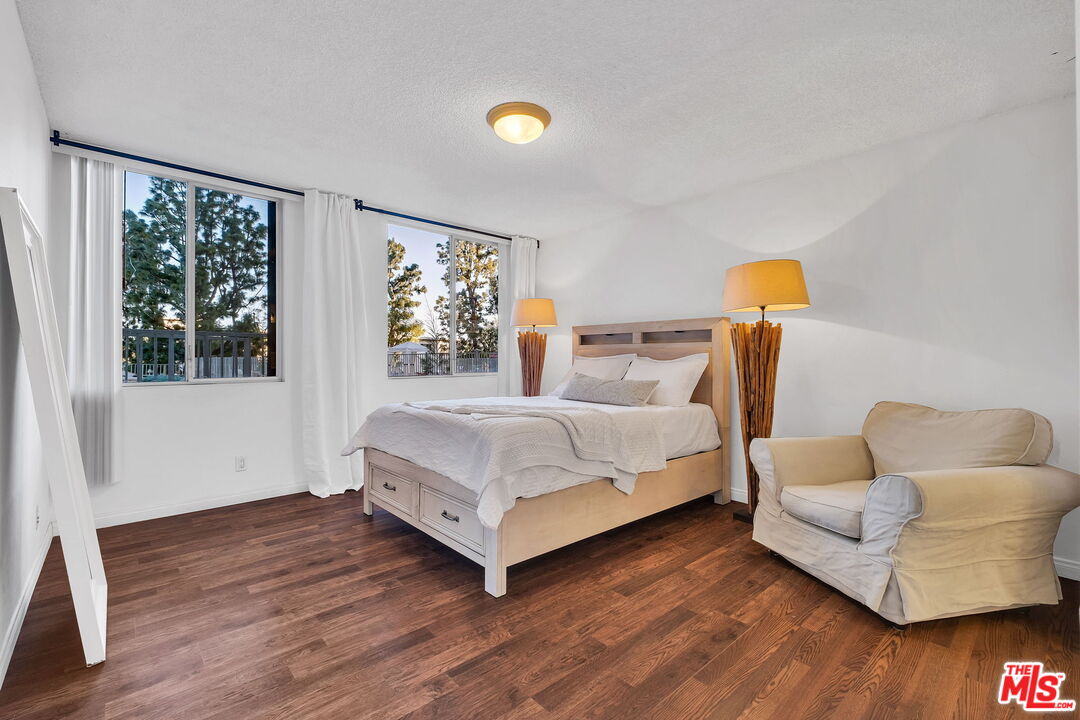 100 S Doheny Dr Unit: 209