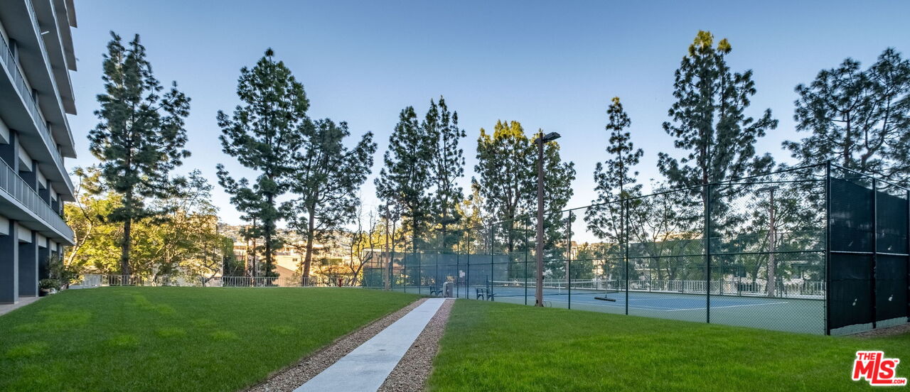 100 S Doheny Dr Unit: 209