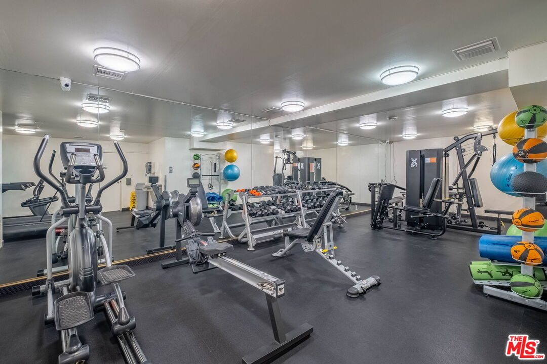 100 S Doheny Dr Unit: 209
