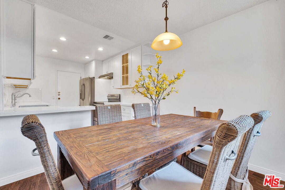 100 S Doheny Dr Unit: 209