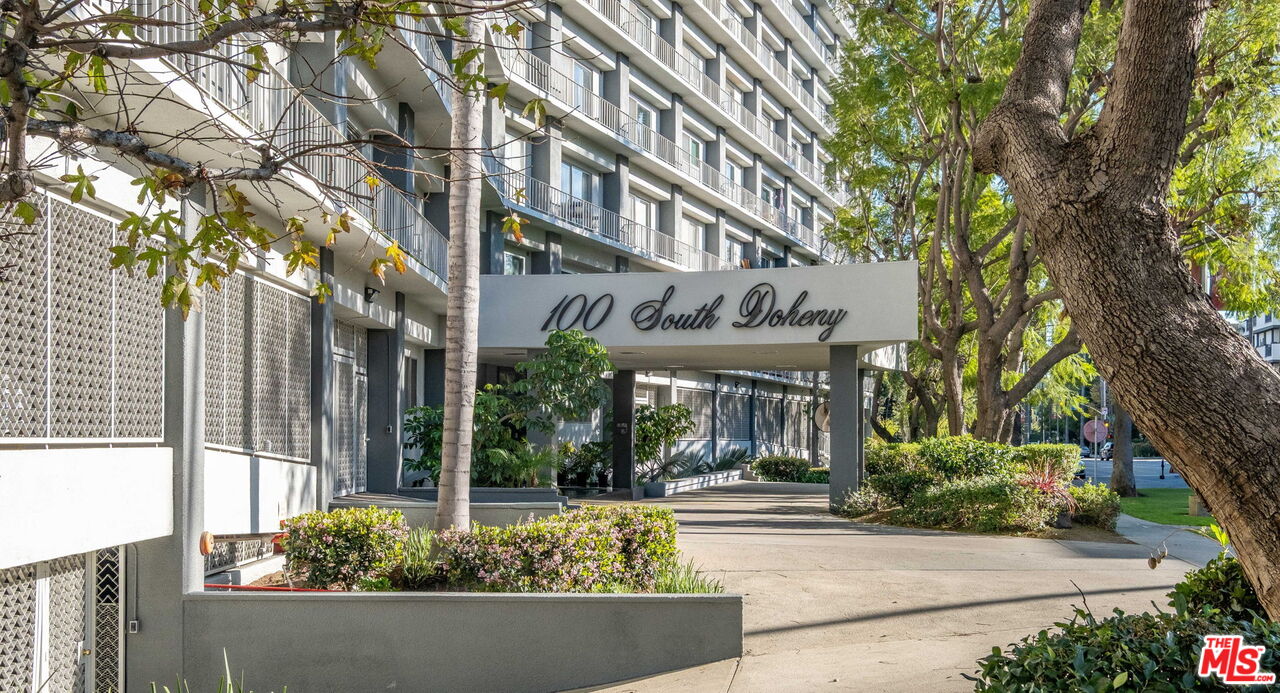 100 S Doheny Dr Unit: 209