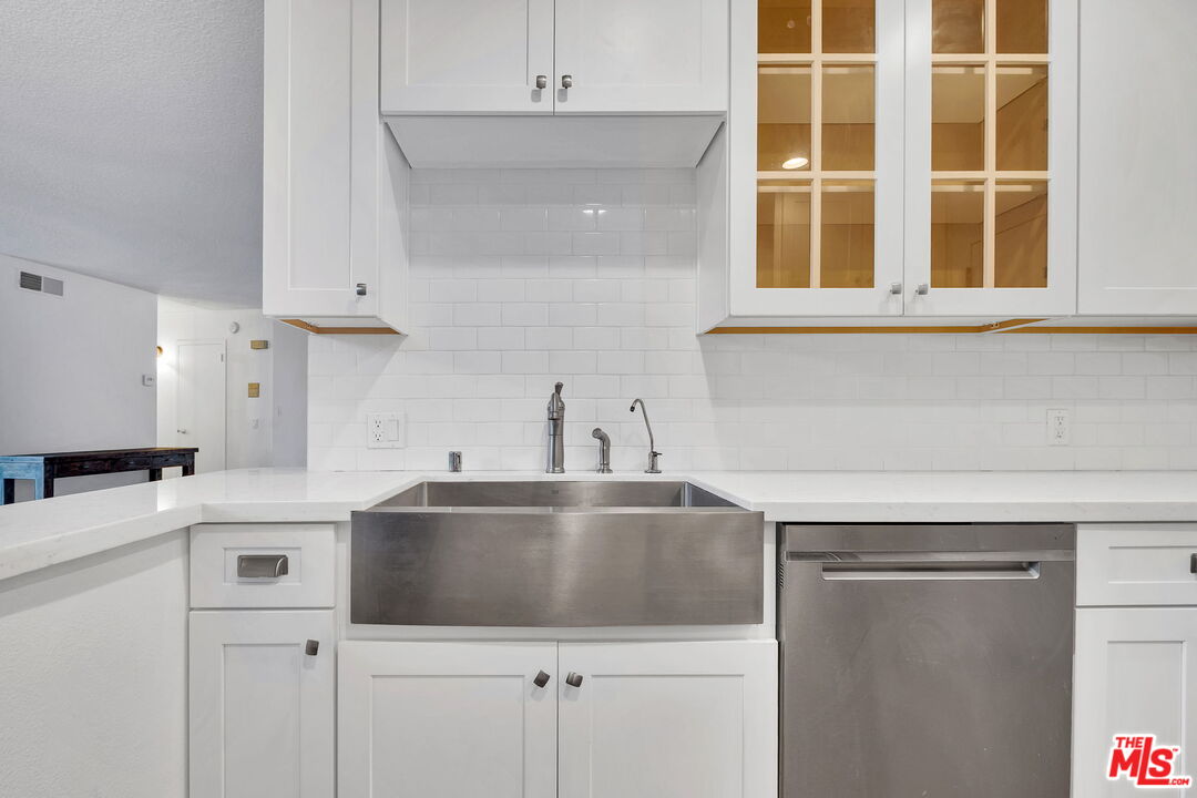 100 S Doheny Dr Unit: 209