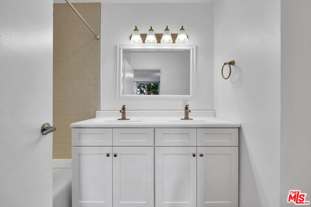 100 S Doheny Dr Unit: 209