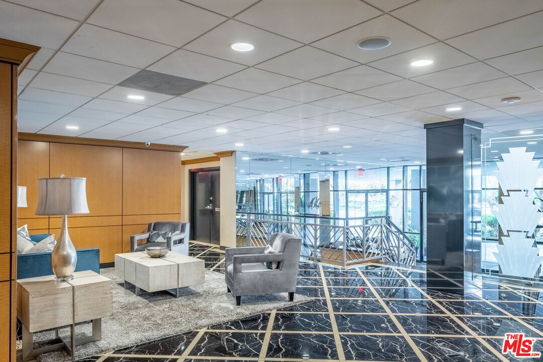 100 S Doheny Dr Unit: 209