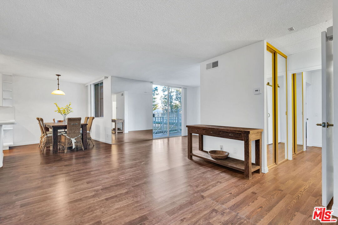 100 S Doheny Dr Unit: 209