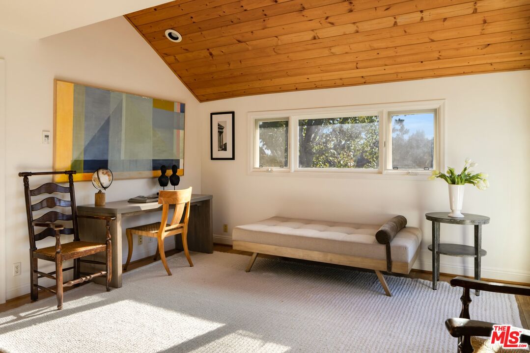 1030 N. Kenter Avenue