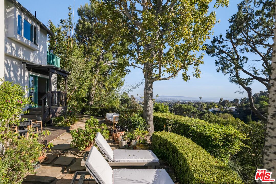 1030 N. Kenter Avenue