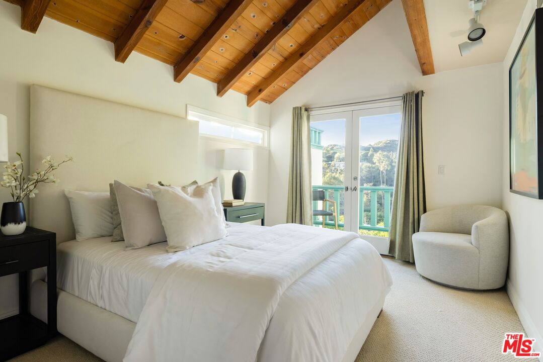 1030 N. Kenter Avenue