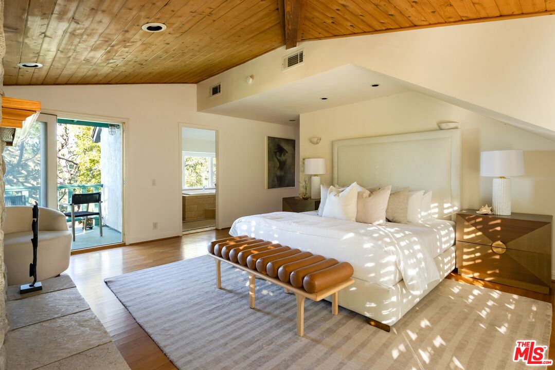 1030 N. Kenter Avenue