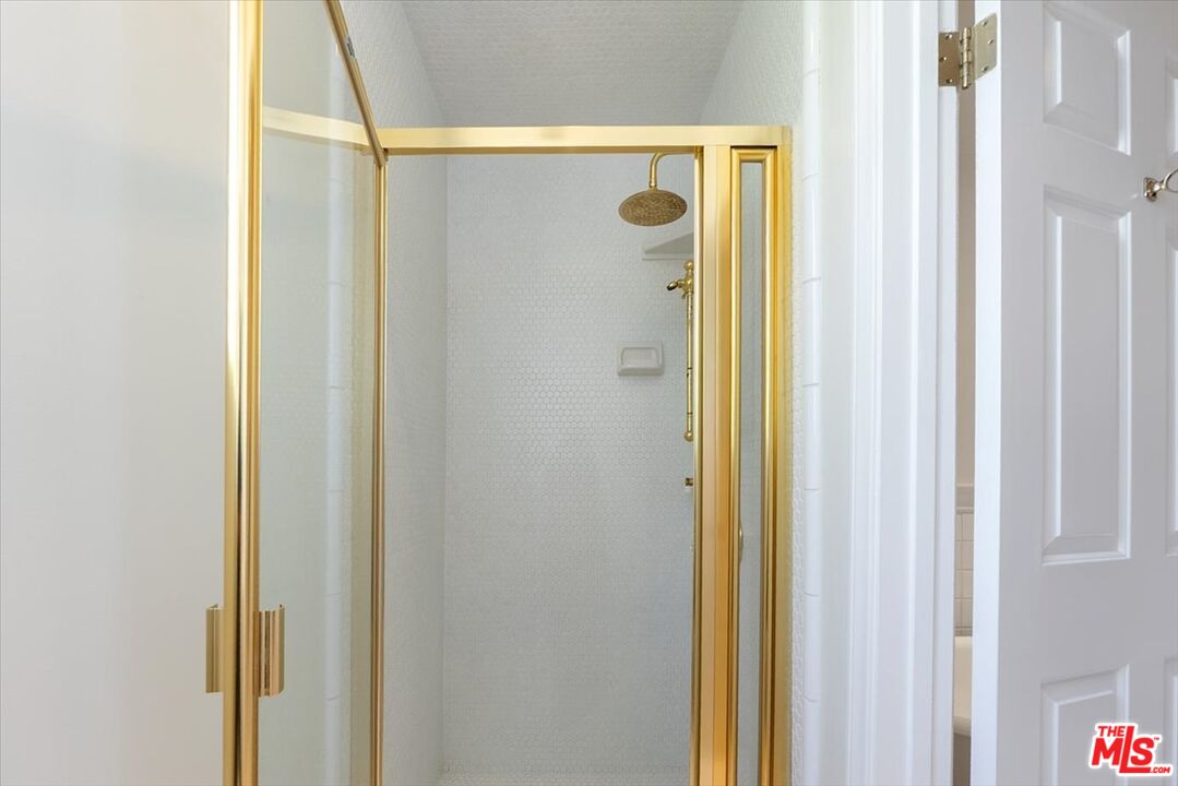1433 Barry Ave Unit: 301