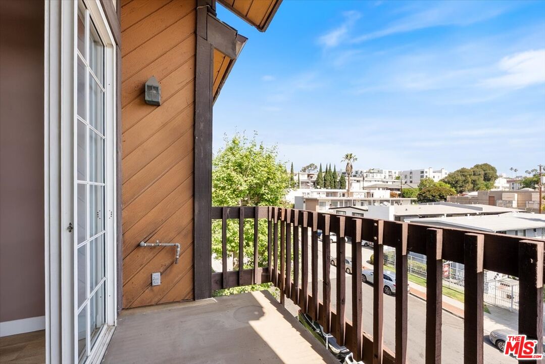 1433 Barry Ave Unit: 301