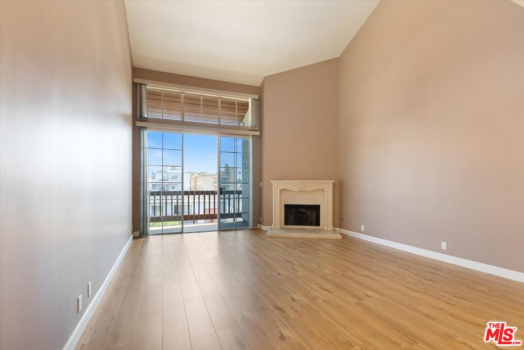 1433 Barry Ave Unit: 301