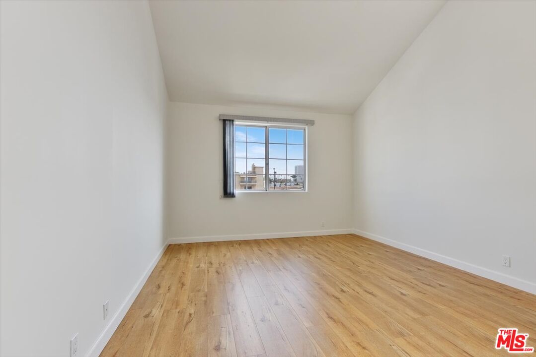 1433 Barry Ave Unit: 301