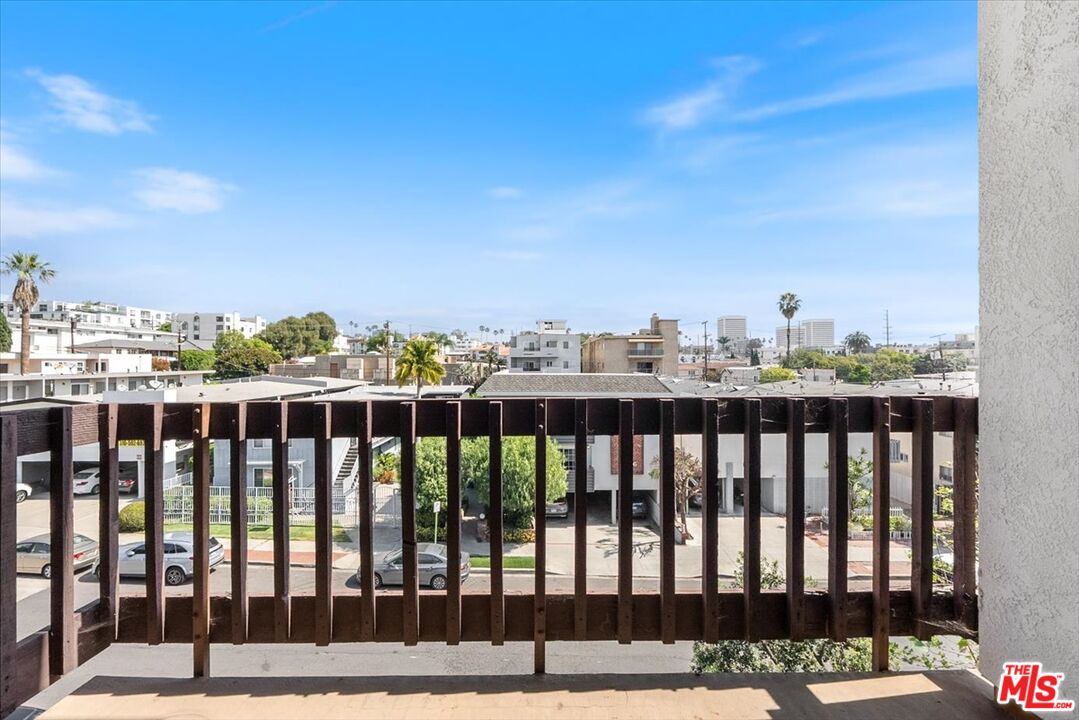 1433 Barry Ave Unit: 301