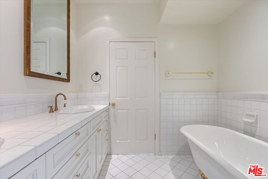 1433 Barry Ave Unit: 301