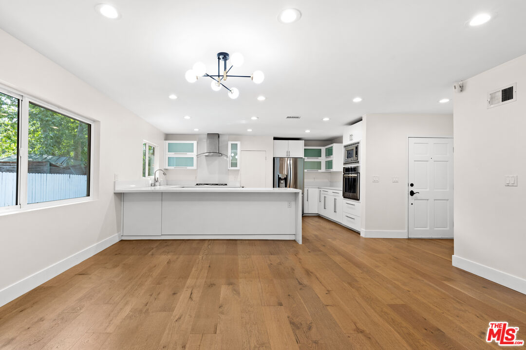 21817 Providencia St