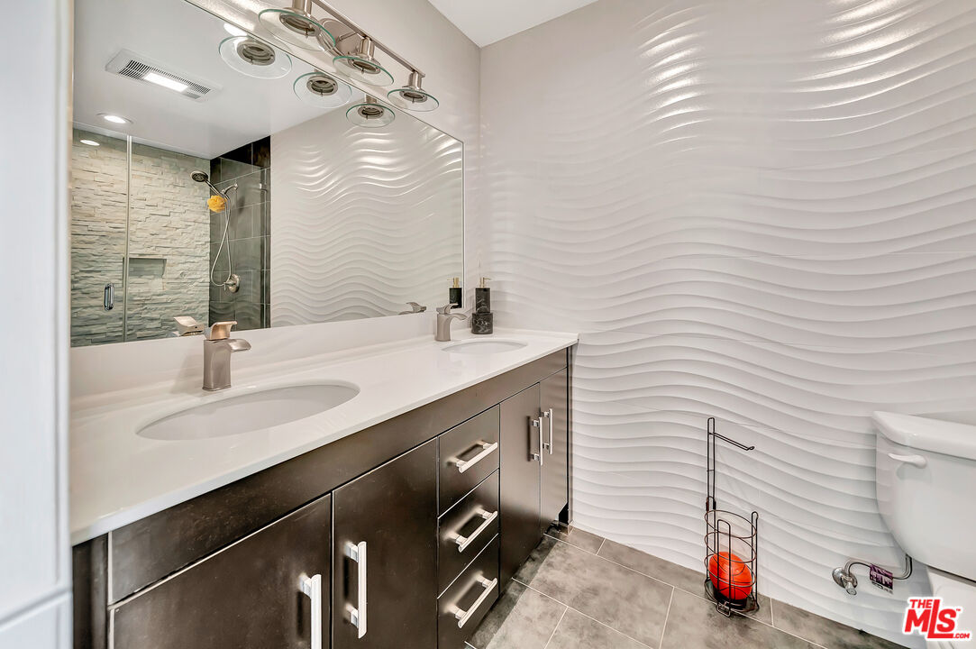 21817 Providencia St