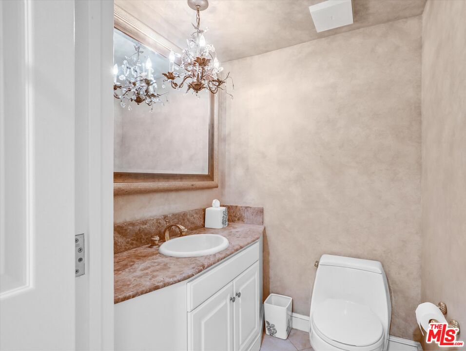 277 S Spalding Dr Unit: 102