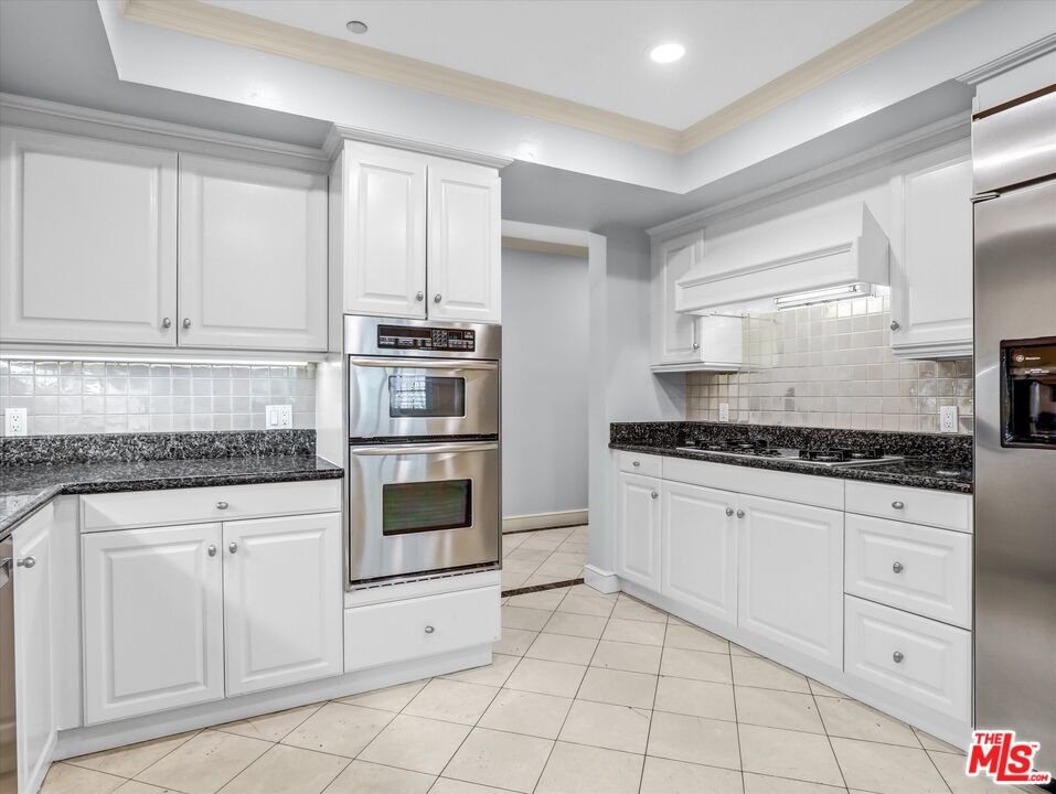 277 S Spalding Dr Unit: 102