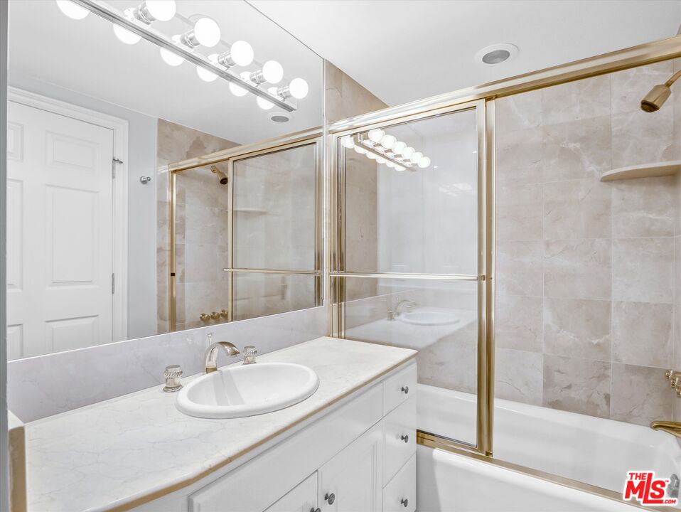 277 S Spalding Dr Unit: 102