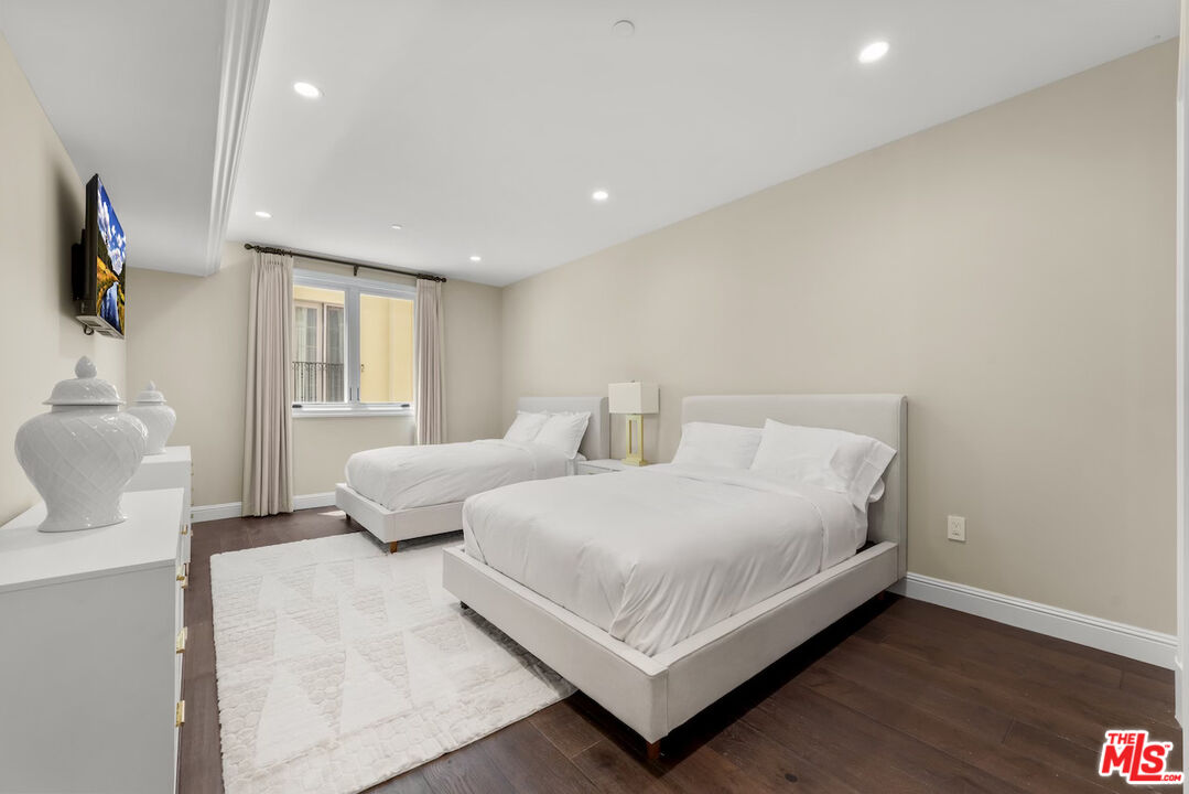 1825 Pandora Ave Unit: PH 404