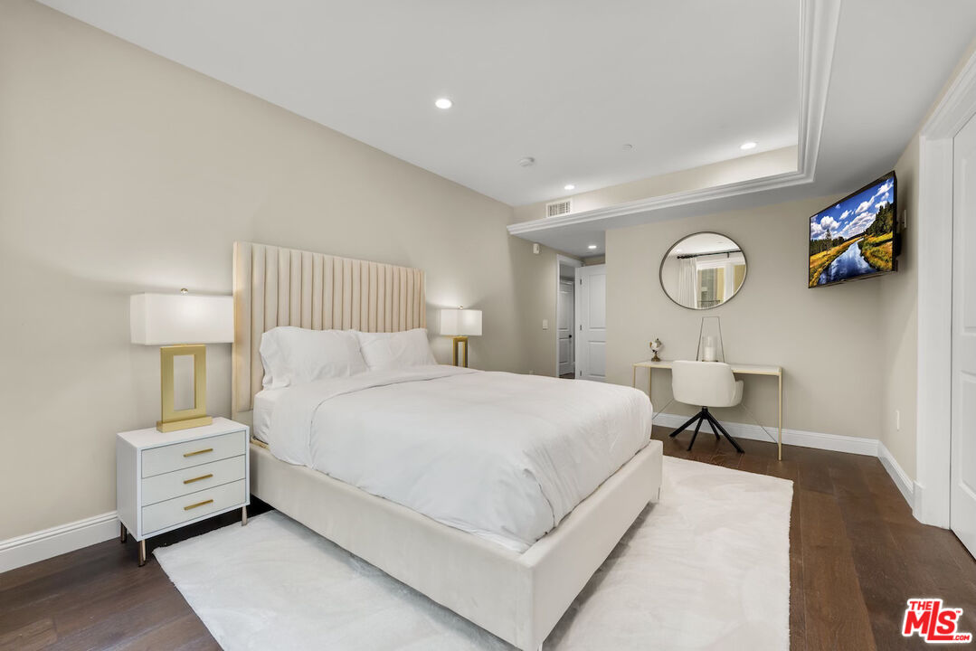 1825 Pandora Ave Unit: PH 404