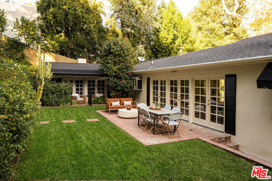 2533 Benedict Canyon Dr