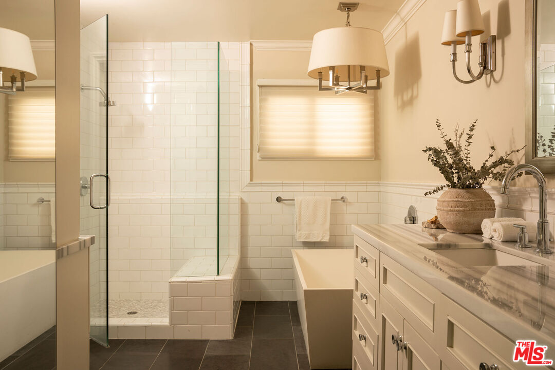 2533 Benedict Canyon Dr