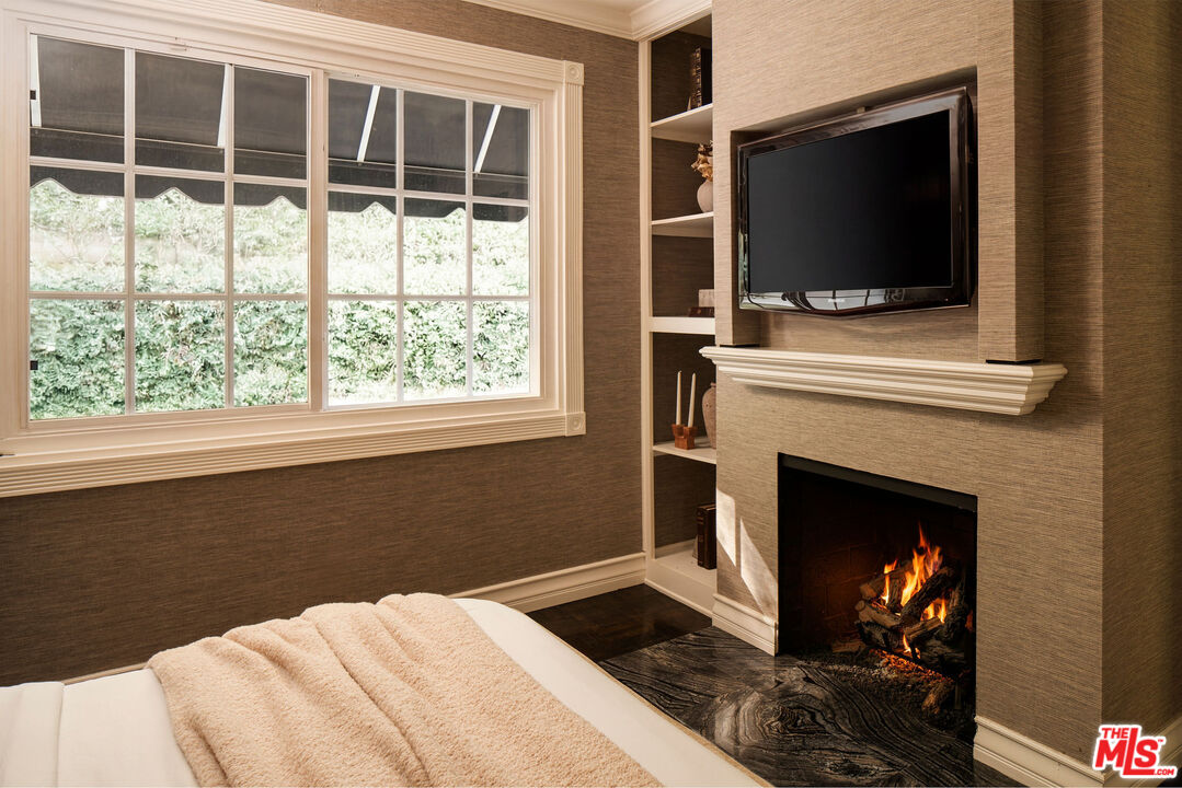 2533 Benedict Canyon Dr