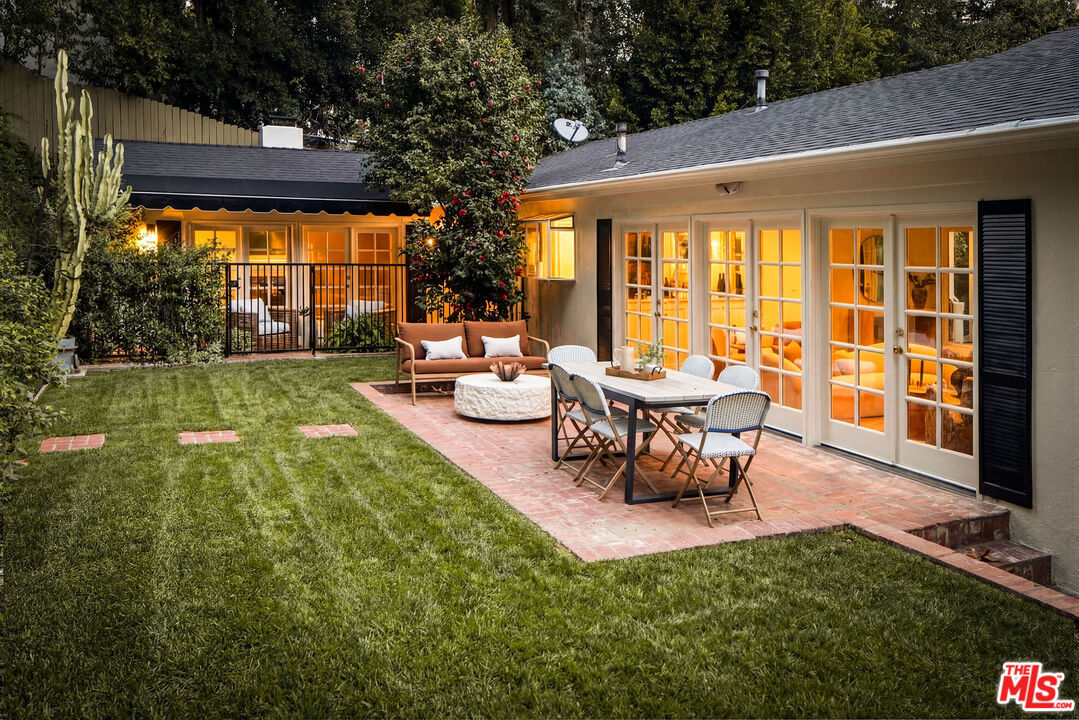 2533 Benedict Canyon Dr