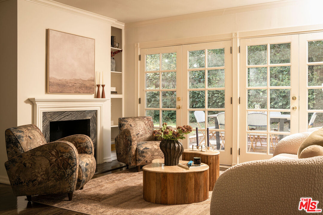 2533 Benedict Canyon Dr