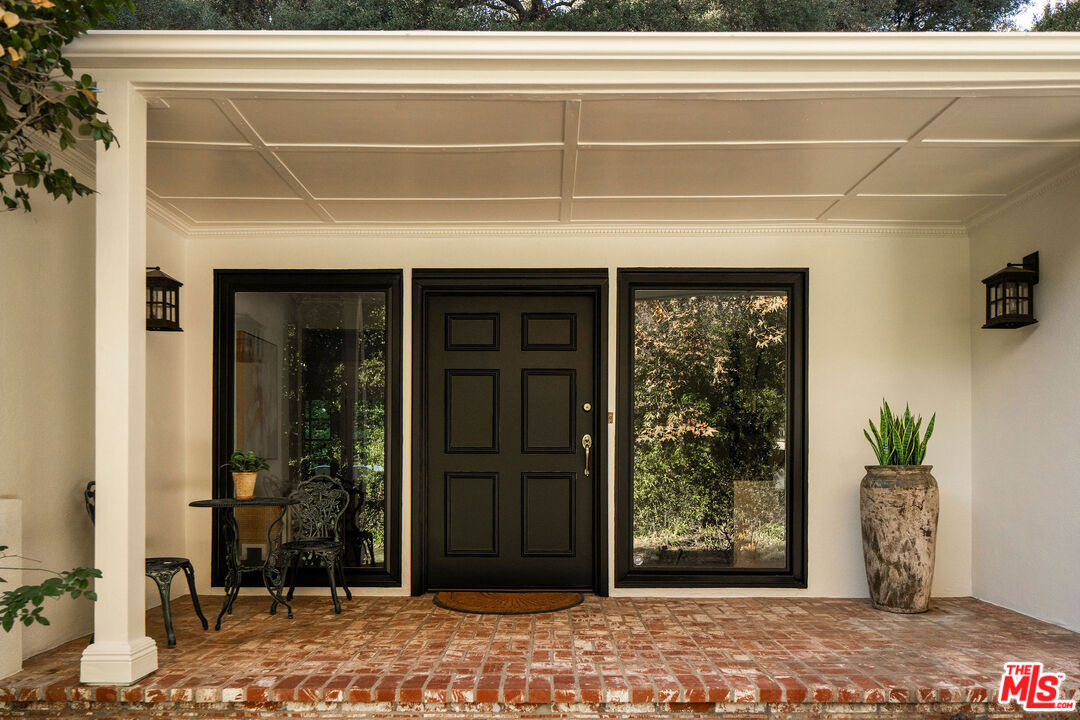 2533 Benedict Canyon Dr