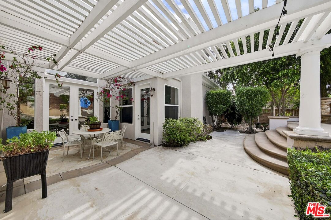 1660 Alamitos Circle