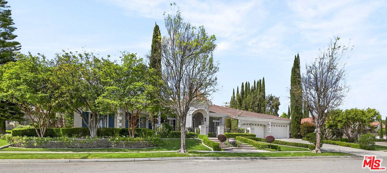 1660 Alamitos Circle