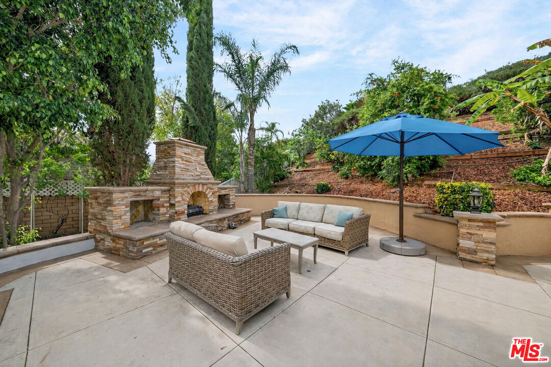 1660 Alamitos Circle