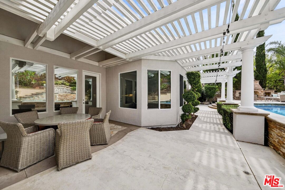 1660 Alamitos Circle